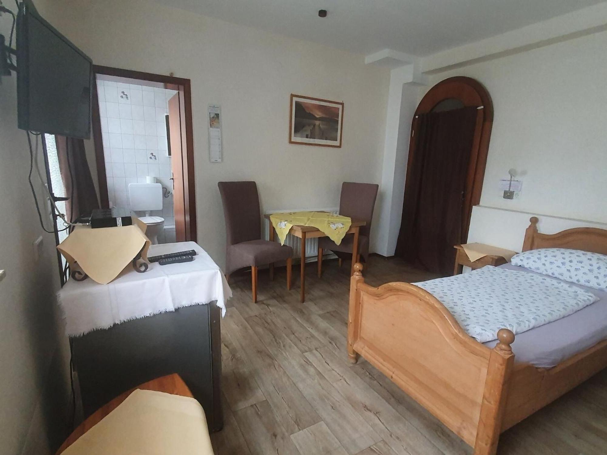 Large Detached Holiday Home In Hesse With Private Garden And Terrace Homberg  Eksteriør bilde